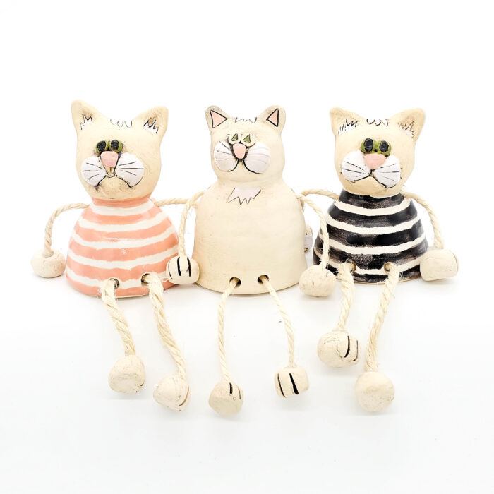 Kantenhocker Katze aus Ton