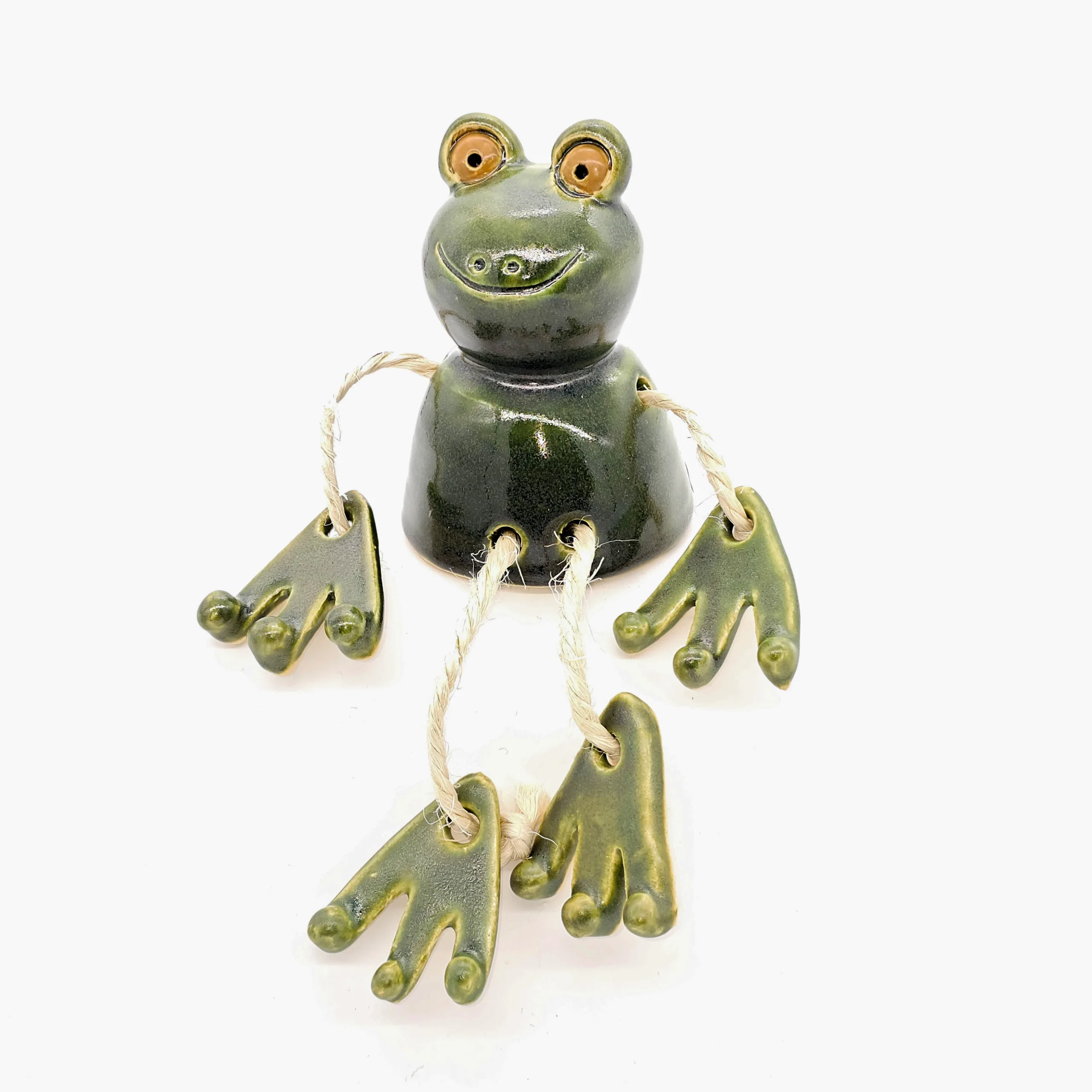 Kantenhocker Frosch aus Ton in grün