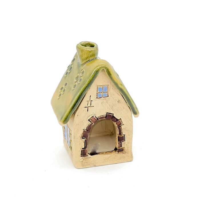 Miniaturräucherhaus aus Ton, mit grünen Dach