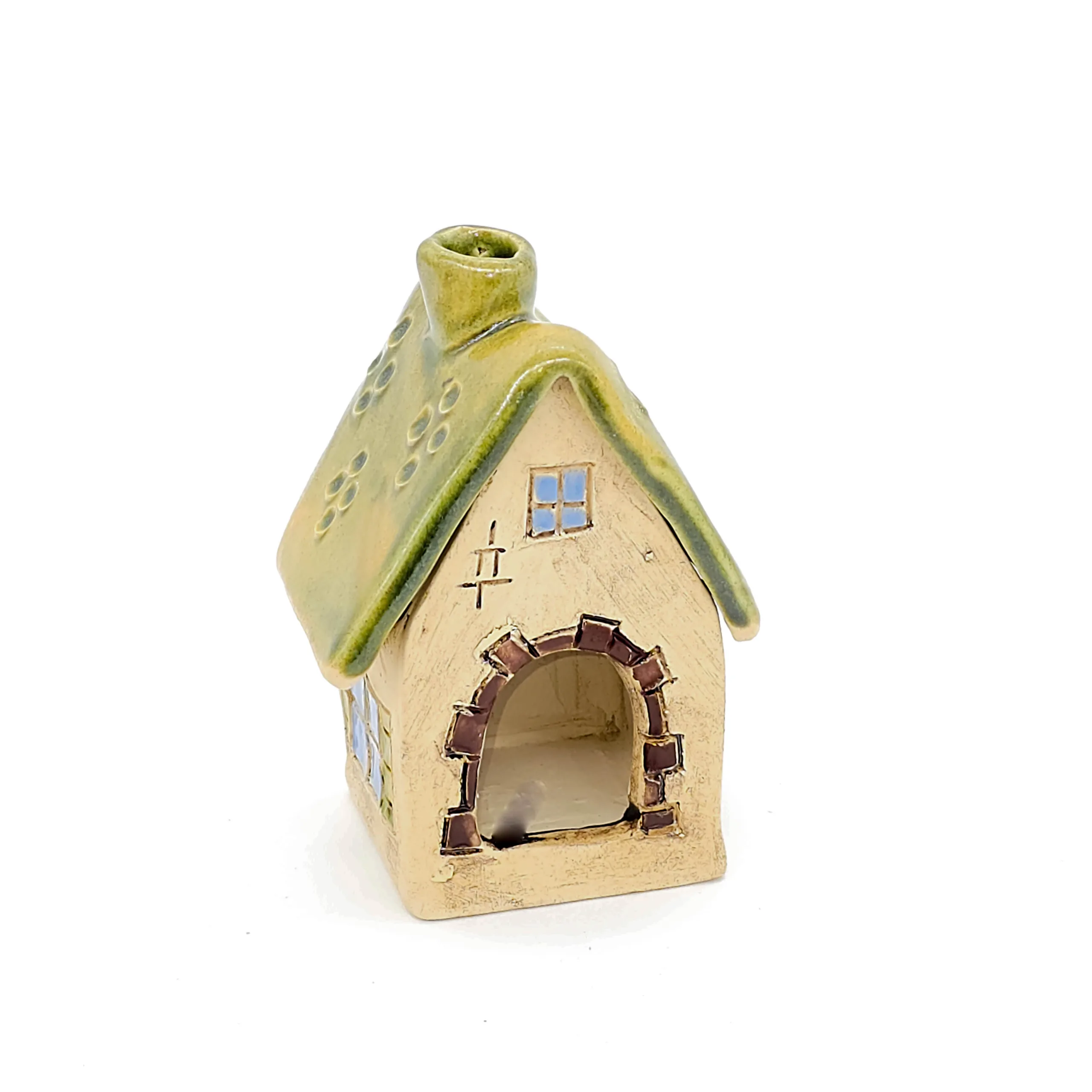 Miniaturräucherhaus aus Ton, mit grünen Dach