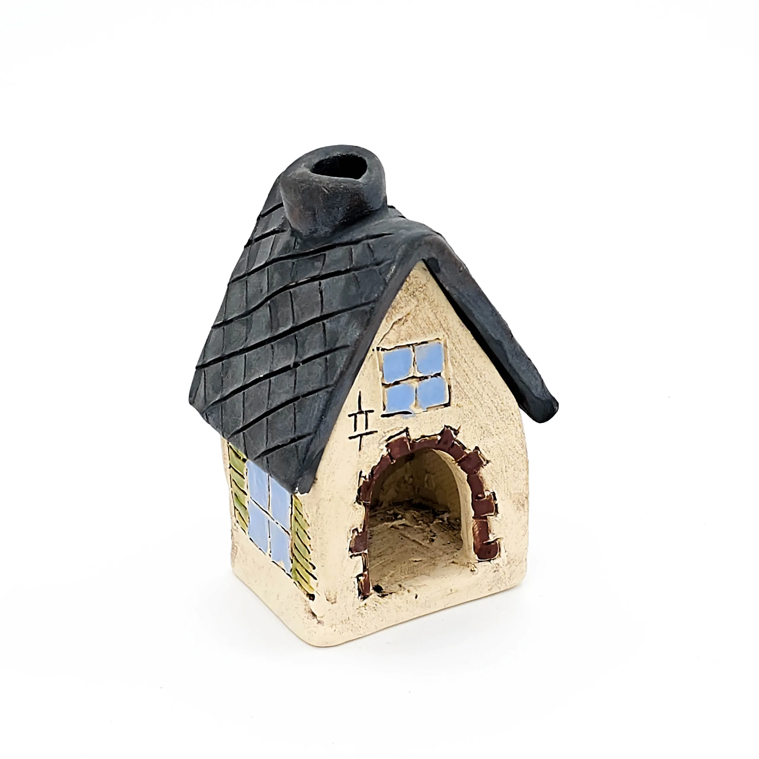Miniaturräucherhaus aus Ton, mit schwarzen Dach
