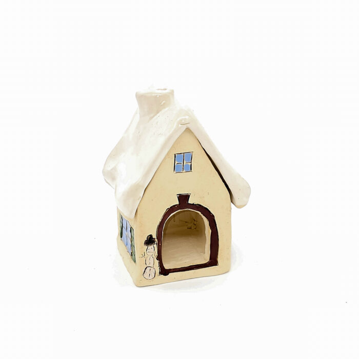 Miniaturräucherhaus aus Ton, mit weißen Dach