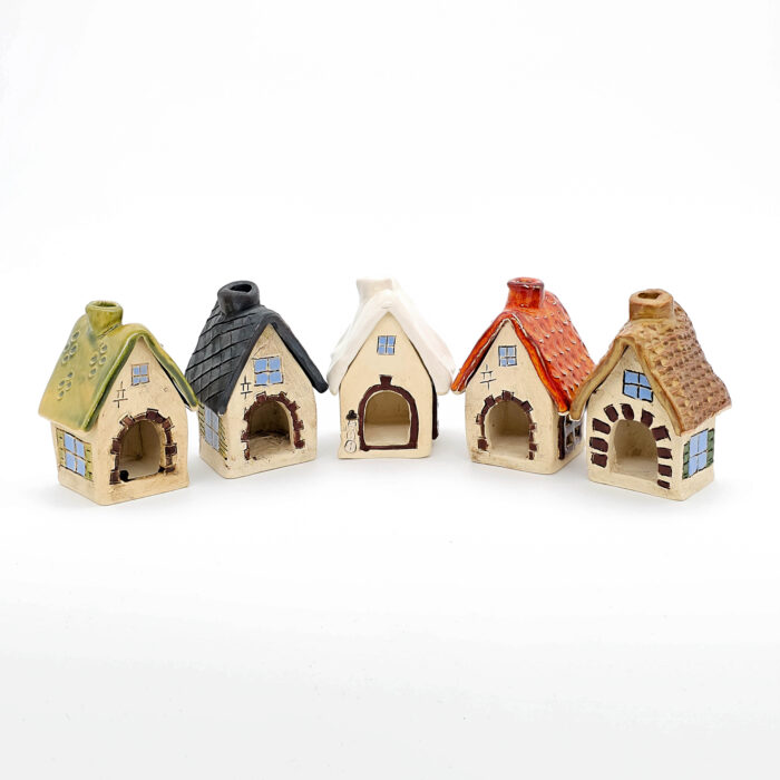 Miniaturräucherhaus aus Ton, verschiedene Varianten.