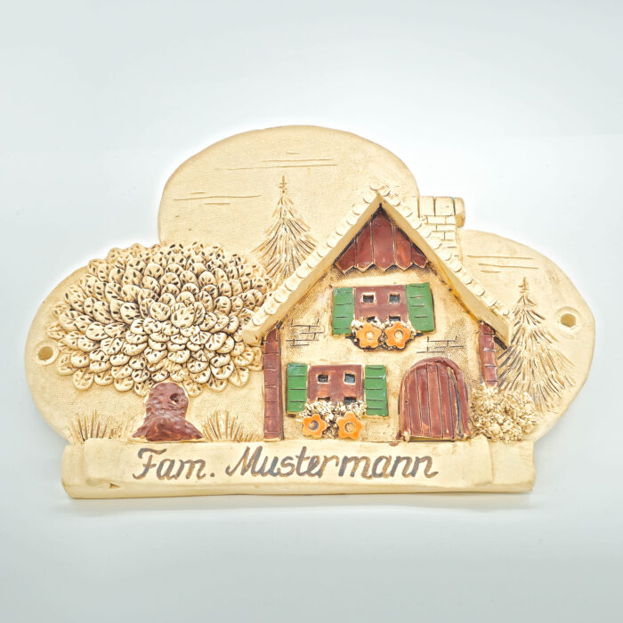 Türschild mit Namen und Haus aus Ton