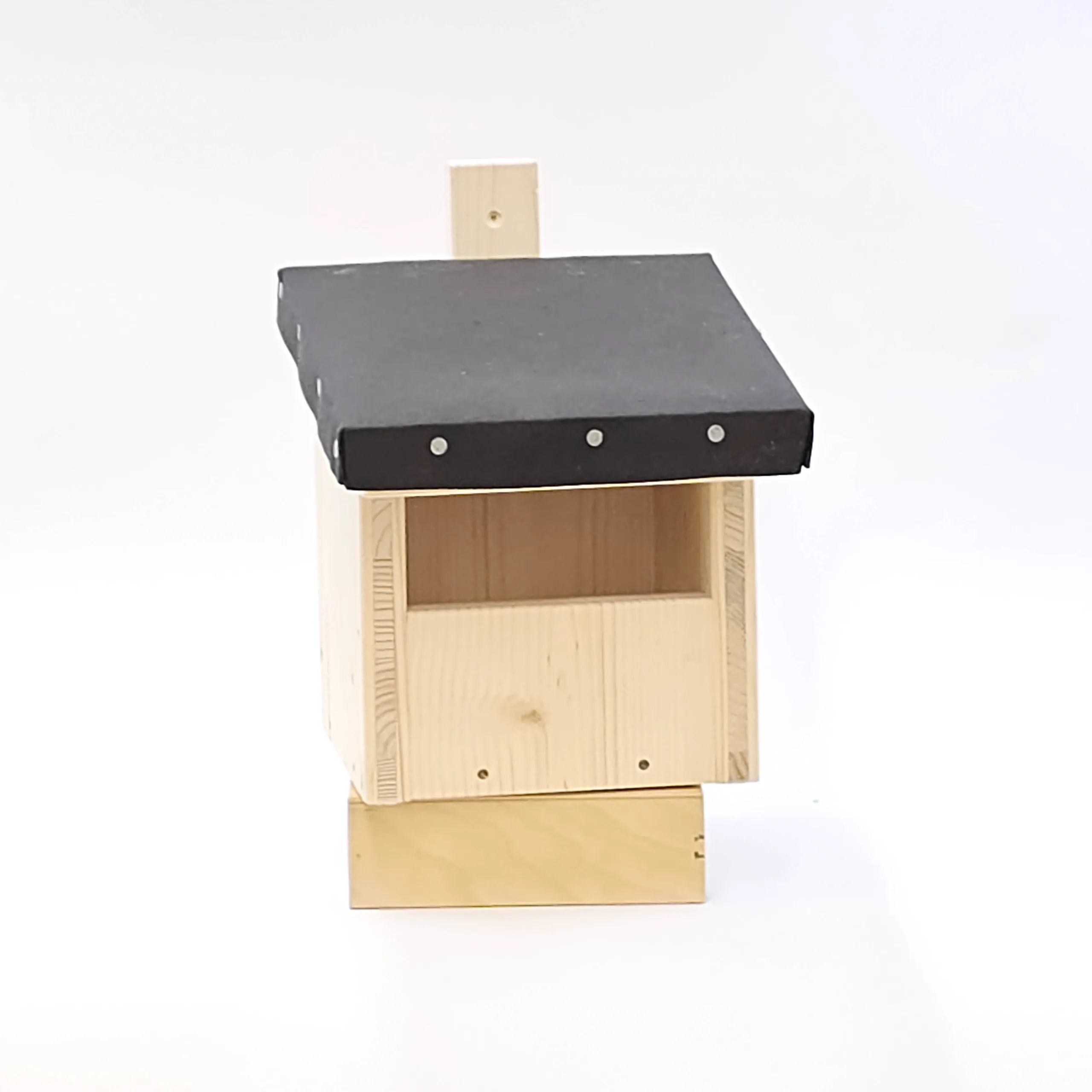 Nisthilfe für Vögel aus Holz.