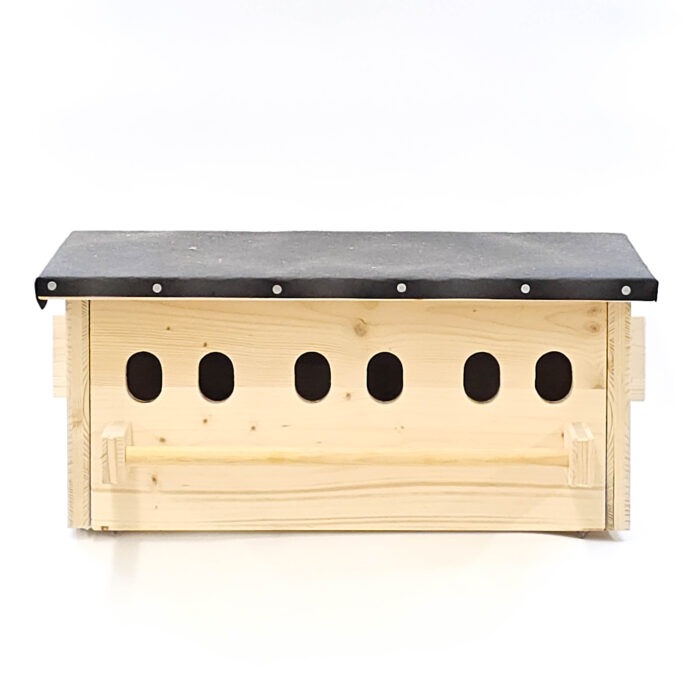 Nisthilfe für Vögel/Sperlinge aus Holz.
