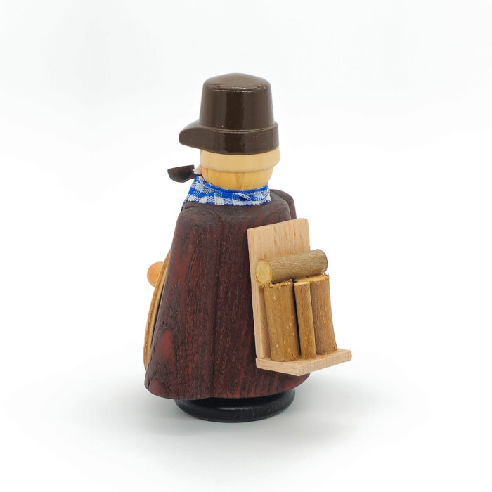 Räuchermann aus Holz in Form eines Holzmachers