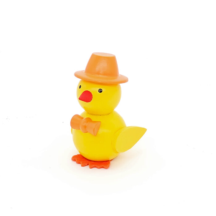 kleine gelbe Küken aus Holz mit orangem Hut und Schleife
