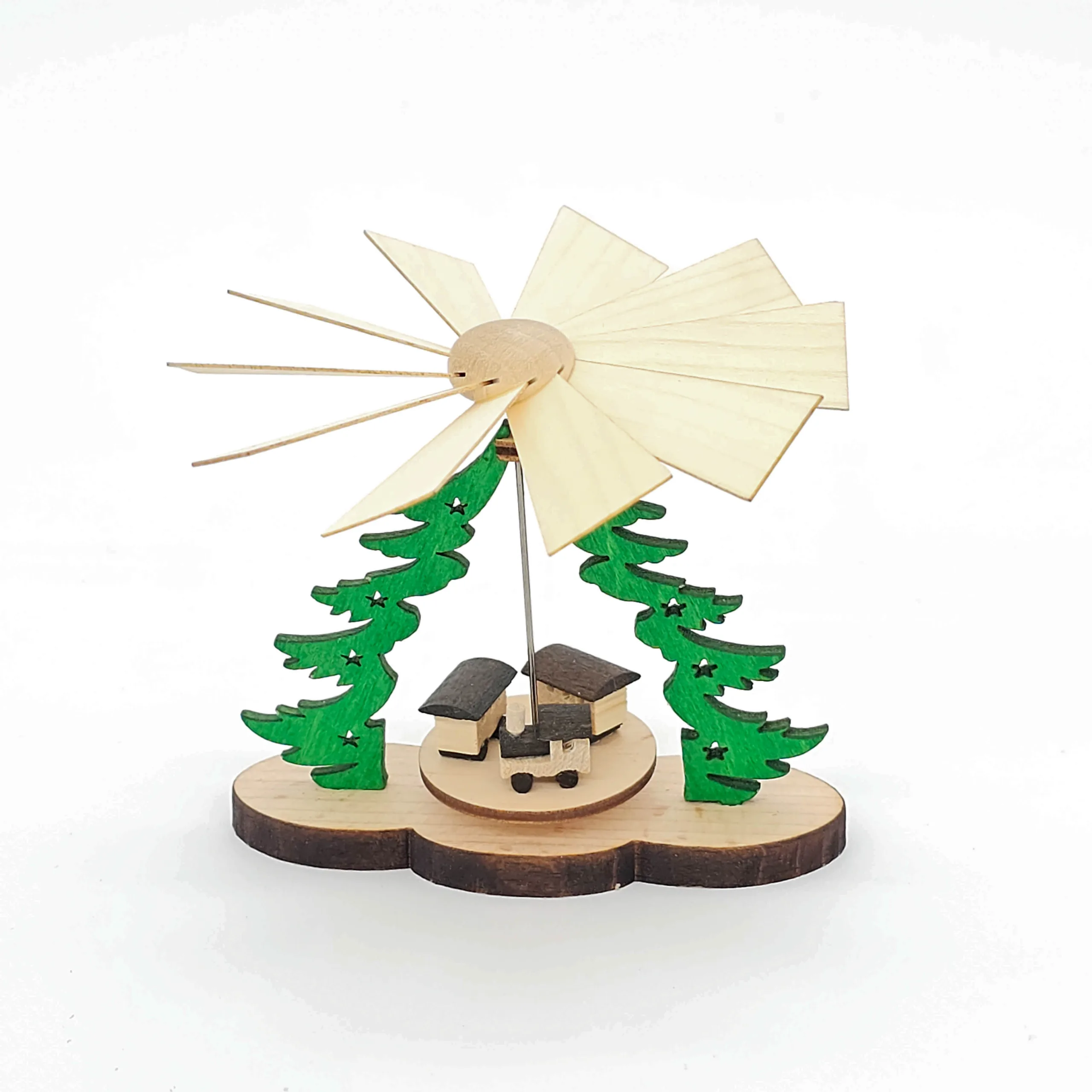 Minipyramide mit Zug in grün