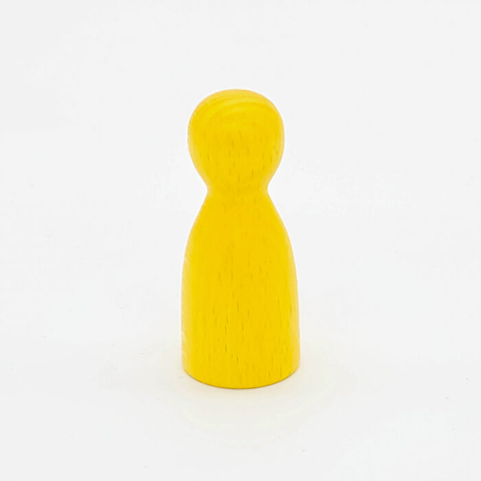 Spielfiguren aus Holz in gelb