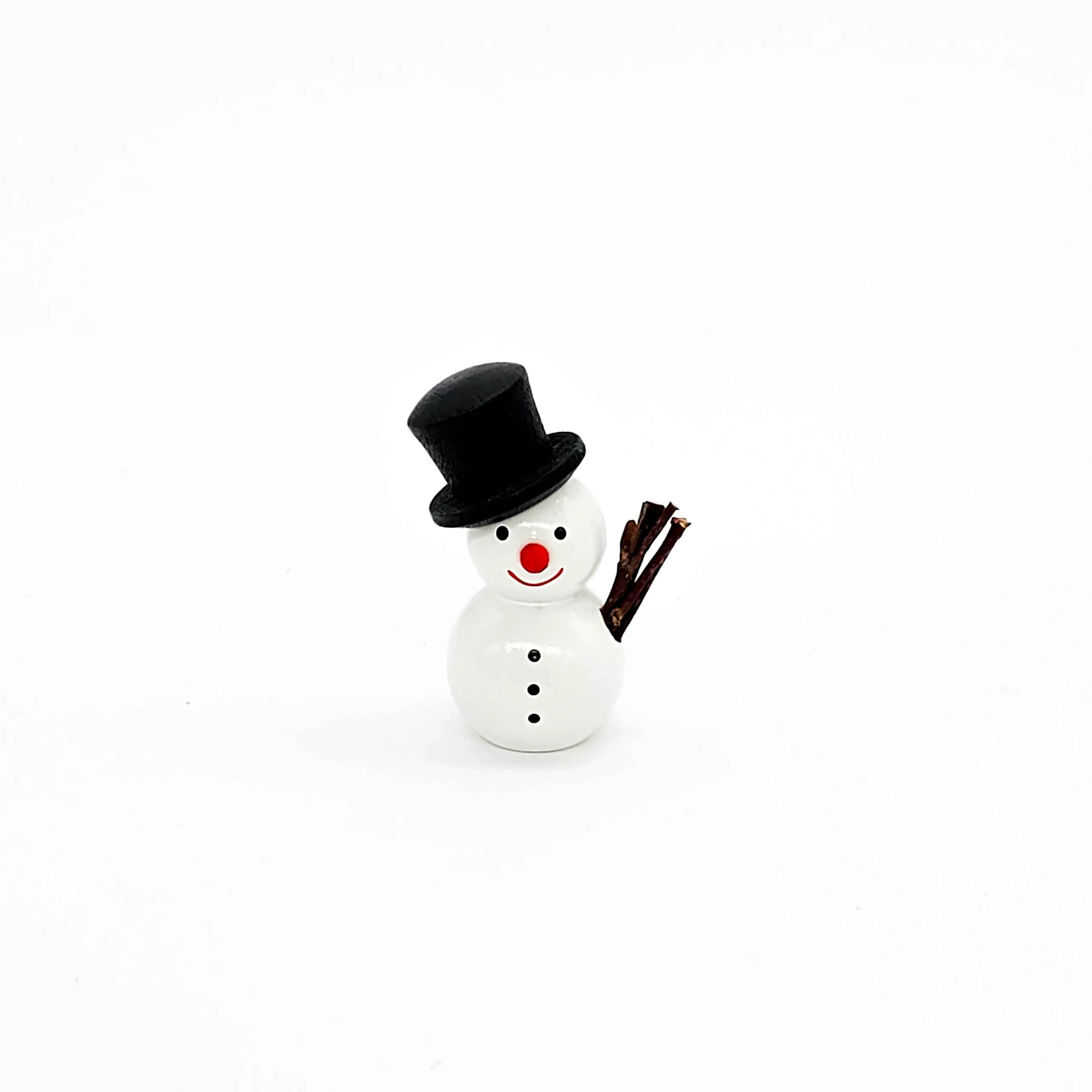 kleiner weißer Holzschneemann